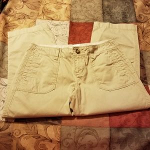 2/$12 🤩 OLD NAVY KHAKI Capris
